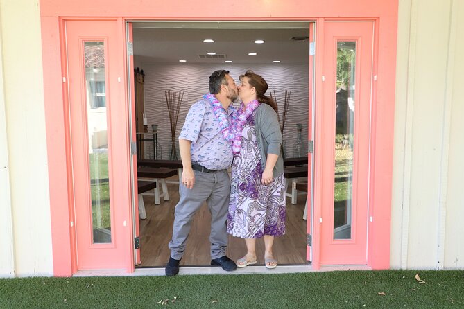Quickie Sign and Go Wedding at Hawaiian Wedding Chapel - The signing itself, step by step