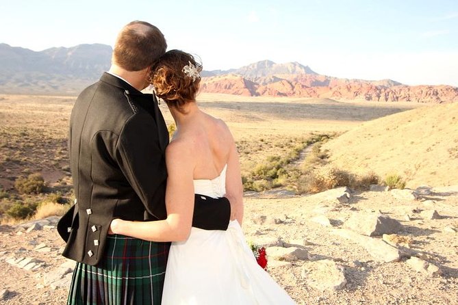 Red Rock Canyon Wedding by Private Limousine - The photo session is the strongest part of the package