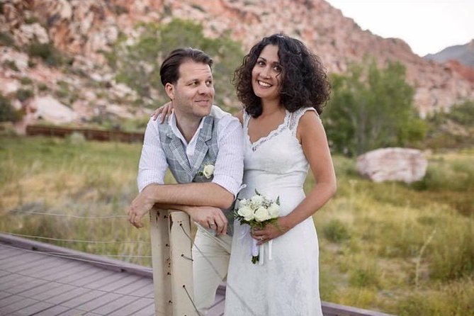Red Rock Canyon Wedding by Private Limousine - Flowers, Champagne, and small personal choices
