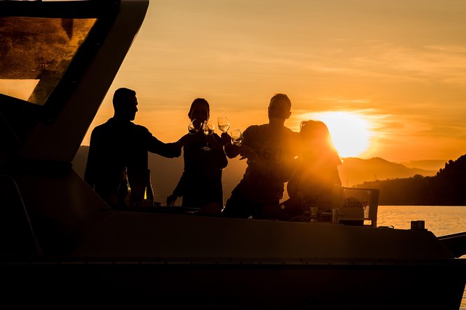 Romance in Cinque Terre: a boat trip at sunset, aperitif onboard - Key points to know before booking