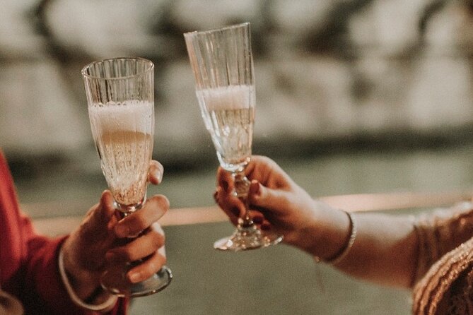 Romantic boat ride 90 min with Möet Chandon - Key points at a glance
