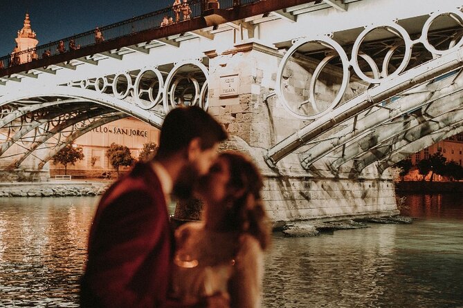 Romantic boat ride 90 min with Möet Chandon - A private Seville cruise made for two