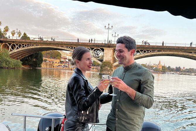 Romantic boat ride 90 min with Möet Chandon - Champagne, chocolates, and the right pace
