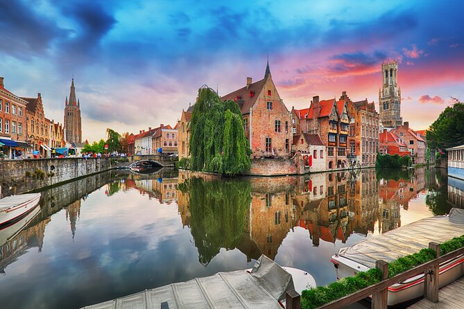 Romantic Bruges: Love Between the Canals Exploration Game - The Markt and Stadhuis: Bruges at its grandest