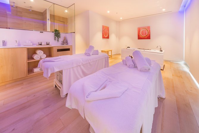 Romantic couple massage + SPA entry and private jacuzzi with cava - Making the Most of the Indoor Pool and Hydromassage Areas