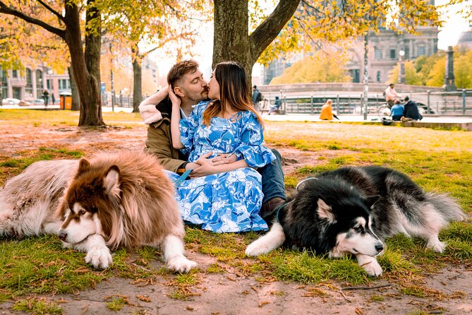 Romantic Couple Photoshoot in the Heart of Berlin - Posing help for people who dislike posing