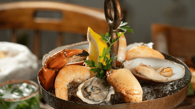 Romantic dinner in front of the sea - Valet parking and the practical side