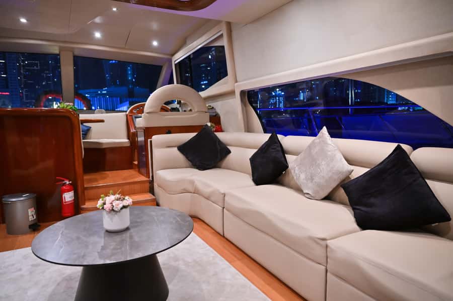 Romantic Dinner on Private Yacht - Who Will Enjoy This Yacht Dinner?