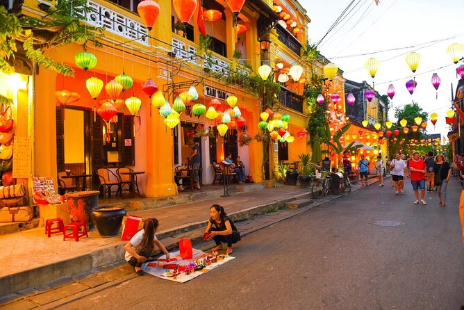 Romantic Dinning On The Bamboo Raft - Reaching the raft from Hoi An Ancient Town