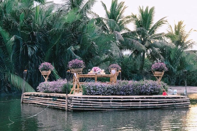 Romantic Dinning On The Bamboo Raft - Who should book this Hoi An evening