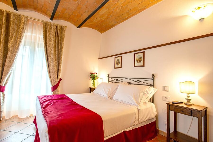 Romantic Escape in Tuscany with Overnight and Wine Tasting - Should you book this romantic Tuscan escape?
