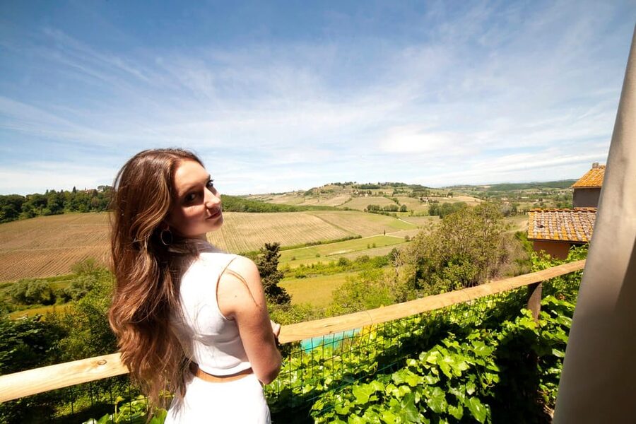 Romantic Escape in Tuscany with Overnight and Wine Tasting - Tasting wine, olive oil, and Tuscan appetizers