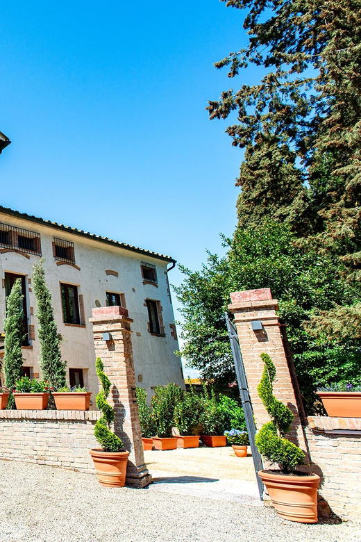 Romantic Escape in Tuscany with Overnight and Wine Tasting - How the $133.11 price works in practice