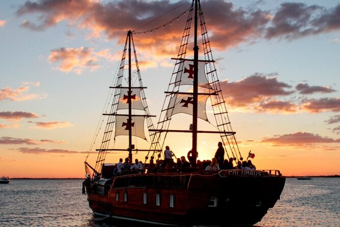 Romantic Experience Sunset Dinner Columbus in Cancun (2x1 price) - Saxophone, dancing, and the mood onboard