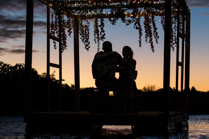 Romantic Floating Picnic Experience - Key points at a glance