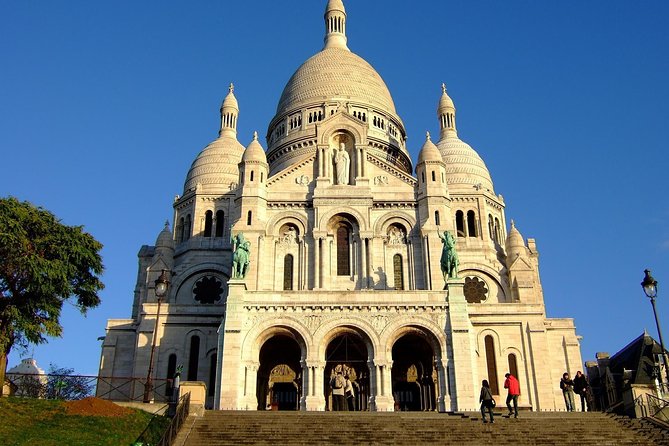 Romantic Montmartre: Paris Lost Lovers Exploration Game and Tour - Finishing at Sacré-Cœur