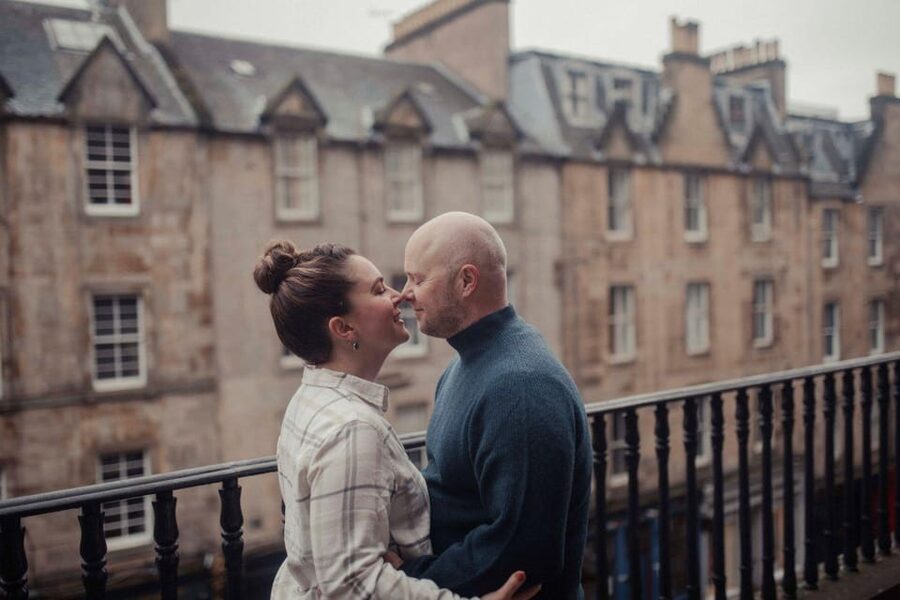 Romantic Photoshoot Experience for Couples in Edinburgh - The 45-minute Old Town photo stop