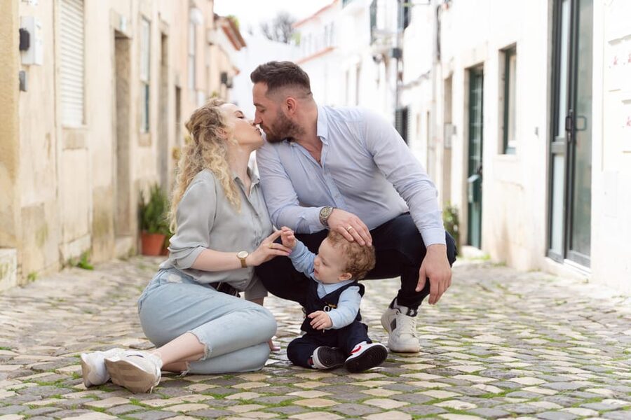 Romantic Photoshoot Experience for Couples in Lisbon - Walking through Alfama with a camera