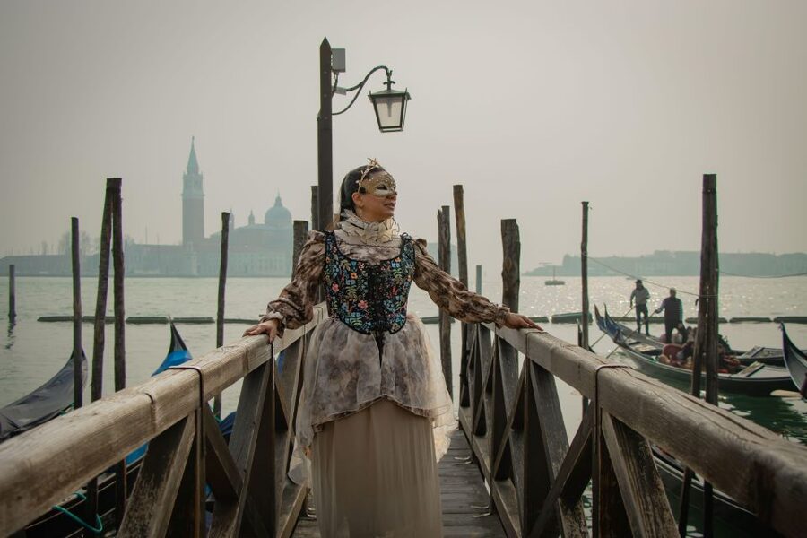 Romantic Photoshoot Experience for Couples in Venice - Why a Venice Carnival photoshoot works so well