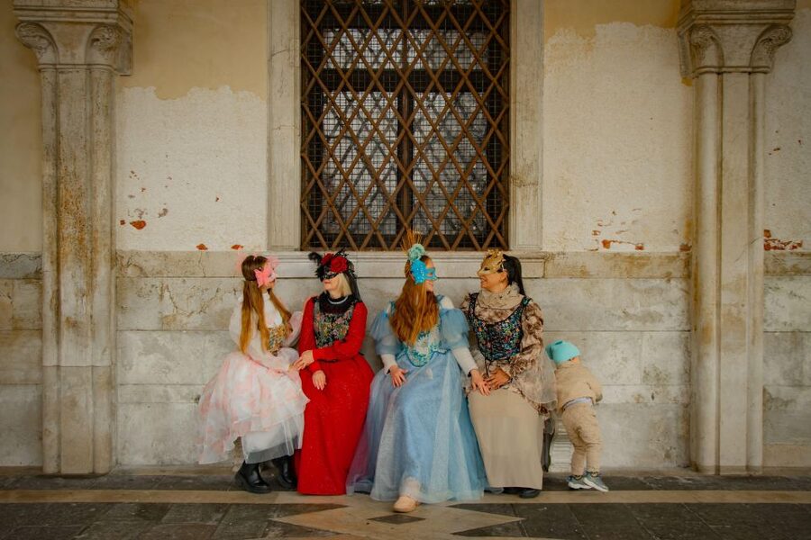 Romantic Photoshoot Experience for Couples in Venice - The photographer’s role and the mood of the session