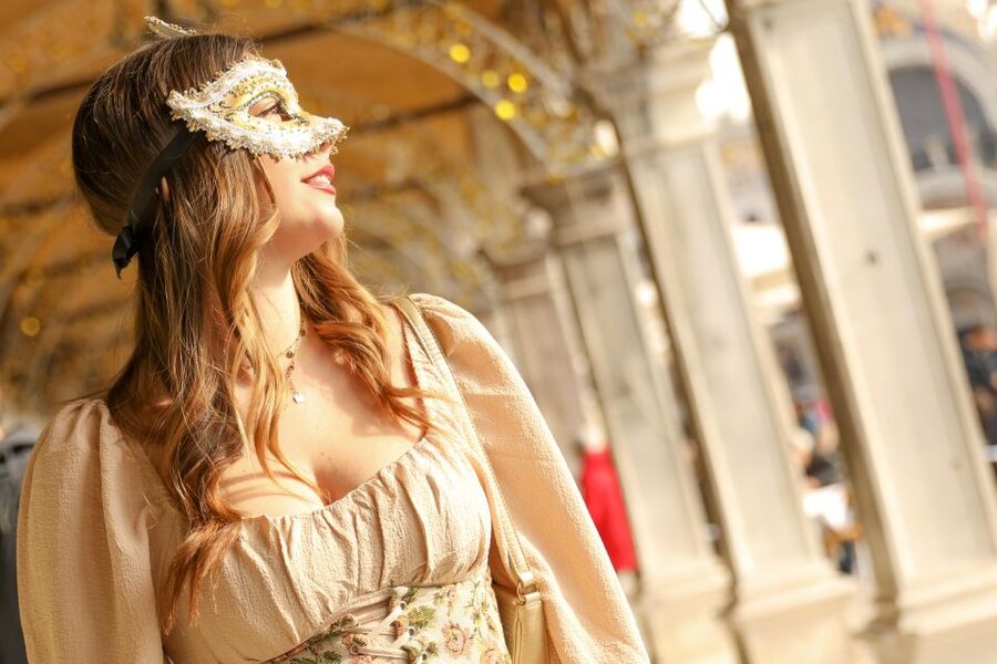 Romantic Photoshoot Experience for Couples in Venice - Accessibility, languages, and booking details