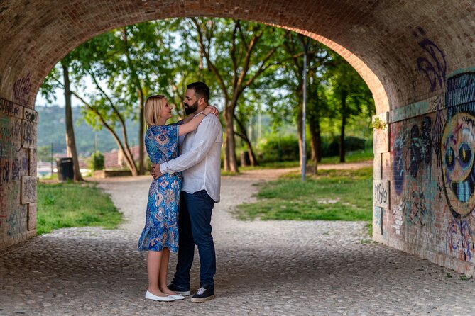 Romantic Photoshooting in Verona - The Funicolare di Castel San Pietro setting