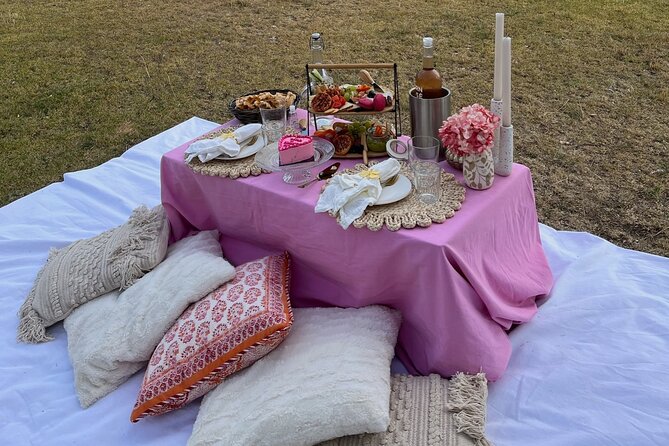 Romantic Picnic - Timing, transport, and the outdoor setting