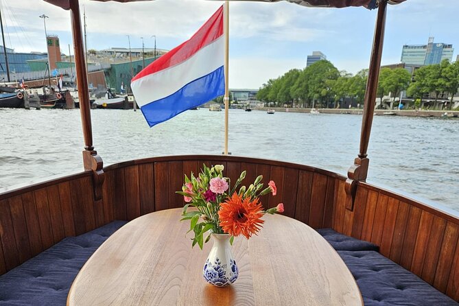 Romantic Private Boat Tour Amsterdam 90min incl welcome drink - The wooden-pillar building