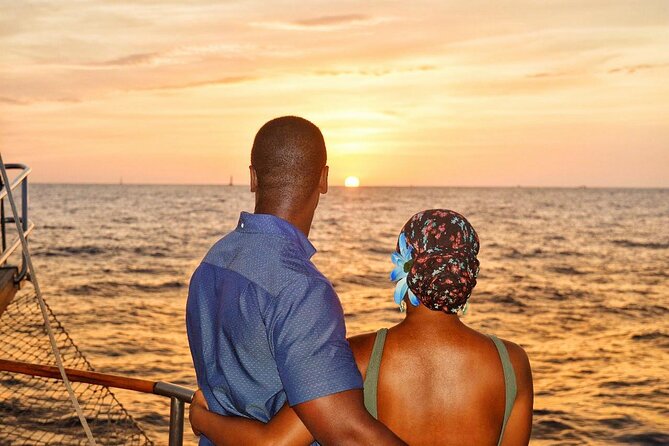 Romantic Sailboat Sunset: Live Music, Premium Bar & Dinner -Cabos - Dessert with fruit, Mexican jam, and wontons