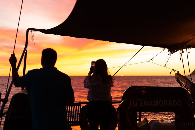 Romantic Sailboat Sunset: Live Music, Premium Bar & Dinner -Cabos - Premium drinks and the return sail