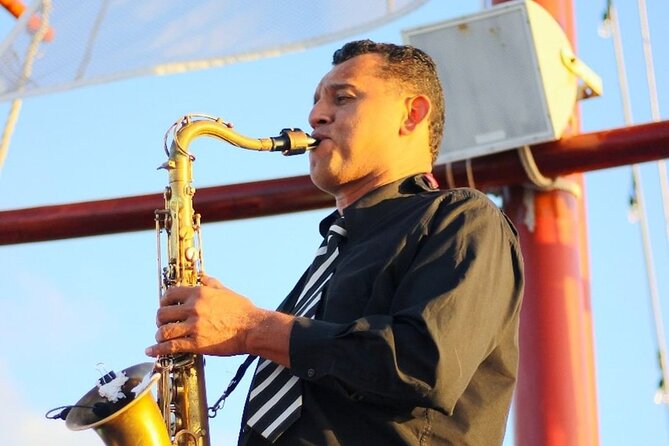 Romantic Sunset Dinner Cruise in Cancun with Open Bar - Open bar and the pace of the evening