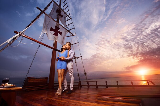 Romantic Sunset Dinner Cruise in Cancun with Open Bar - Sunset views, photos, and the romantic factor