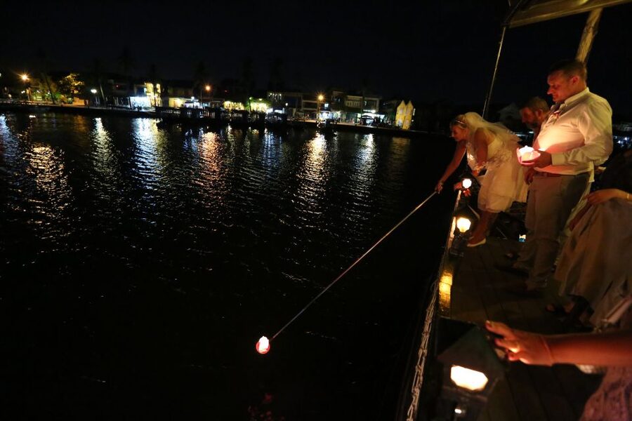 Romantic Sunset Dinner Cruise in Hoi An - Lanterns, music, and special occasions
