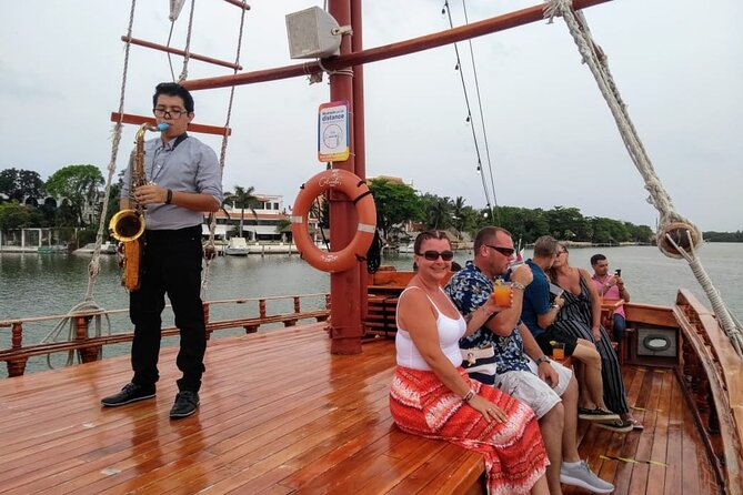 Romantic Sunset Dinner Cruising Experience - Live saxophone and a social romantic mood