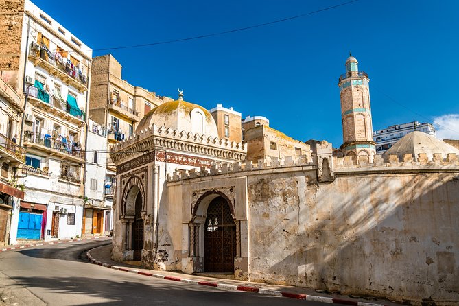 Romantic tour in Oran - Oran through stories of love and loss