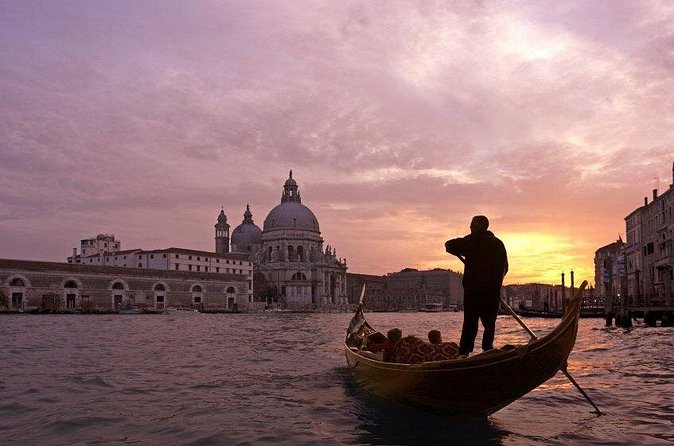 Romantic Venice: 30 Minute Gondola Ride with Serenade - How the serenade is arranged