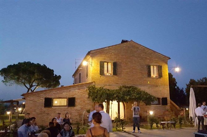 Romantic Vespa Tour and Wine Tasting - Choosing your Vespa seat wisely