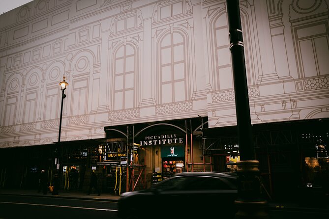 Romantic Walk in Soho - The photographer’s souvenir photo