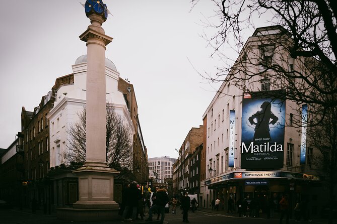 Romantic Walk in Soho - Soho Food Market and the taste of goat cheese