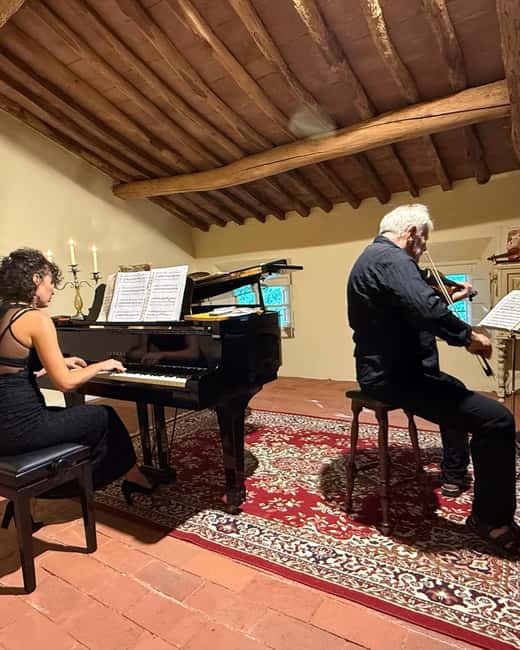 RomanticOpera concert in the artist's house on the hills and wine tasting - A music evening above Lucca, with wine at the center