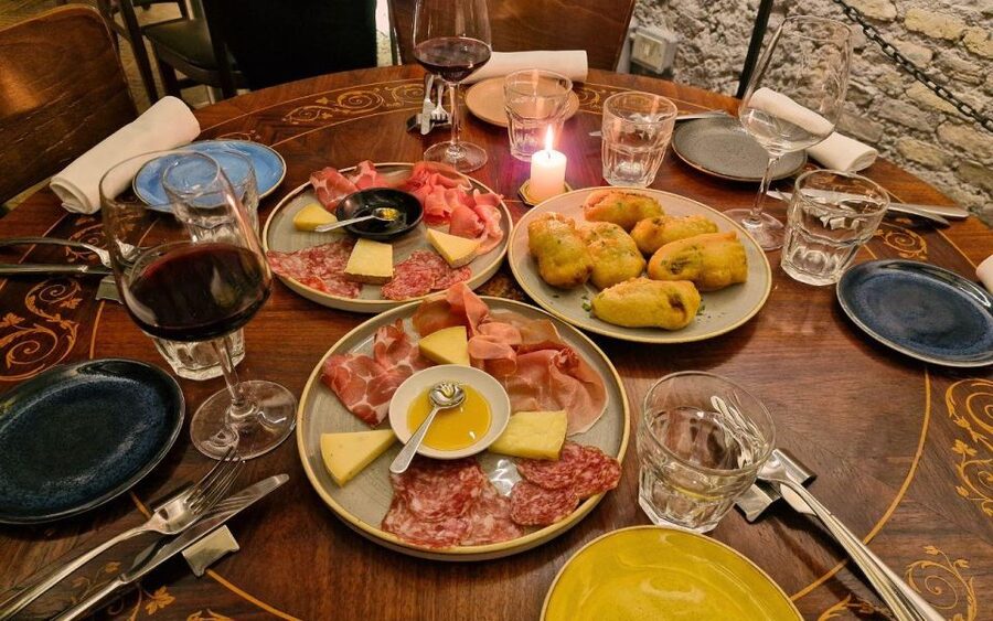 Rome: Exclusive Candlelight dinner in Agrippa's Roman Bath - What the Three-Hour Schedule Really Includes