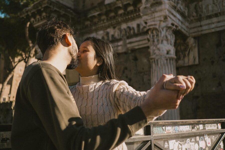 Rome: Personalized Private Couple Photoshoot Experience - Accessibility, languages, and group size