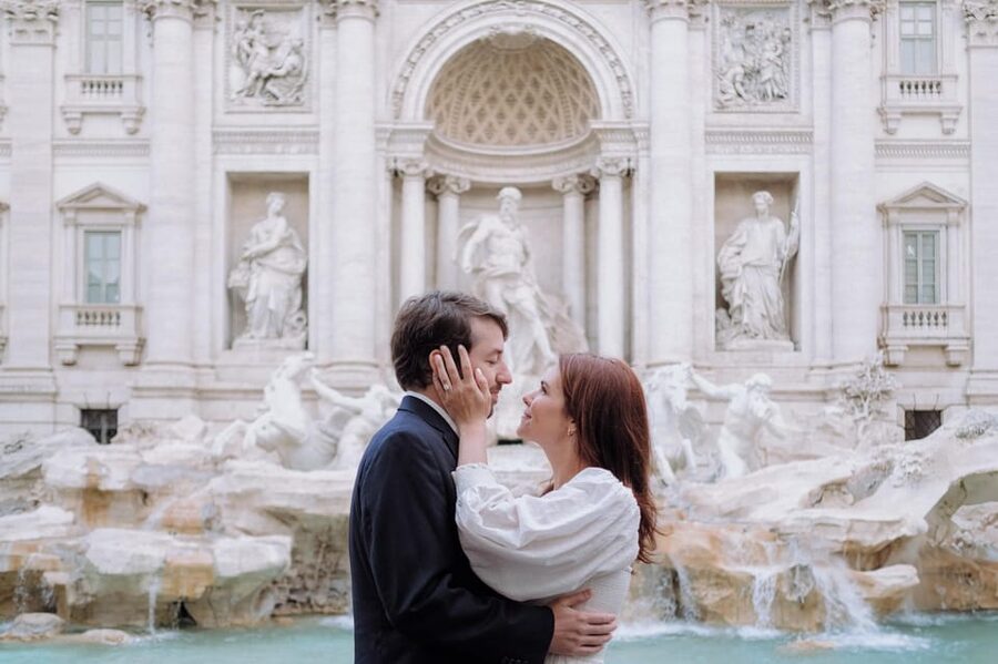 Rome: Personalized Private Couple Photoshoot Experience - Why Trastevere may be the better choice for natural photos
