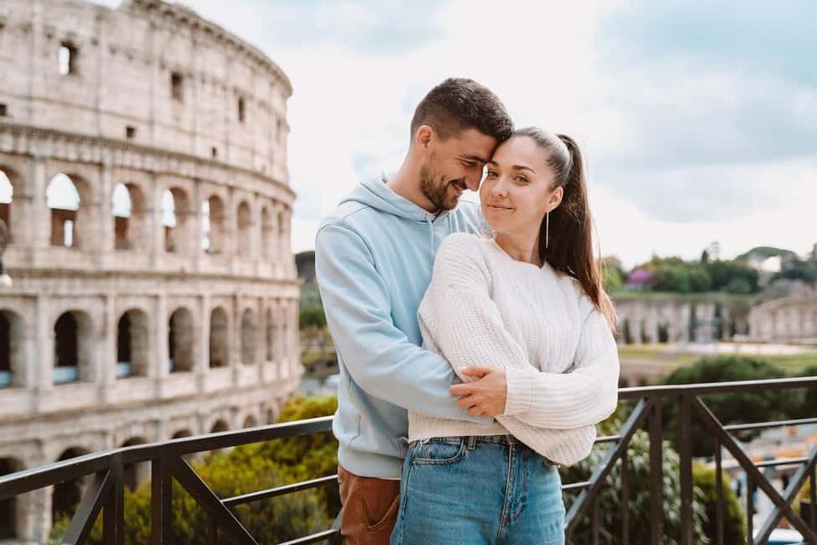 Rome: Romantic Couple Photoshoot Experience at the Colosseum - Choosing the right Rome location