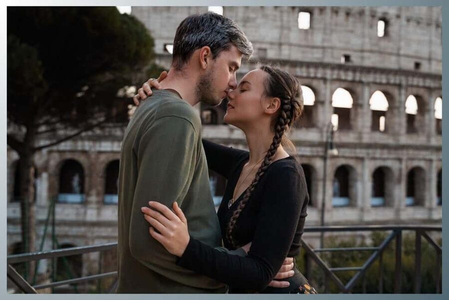 Rome: Romantic Couple Photoshoot Experience at the Colosseum - How the posing and photography work