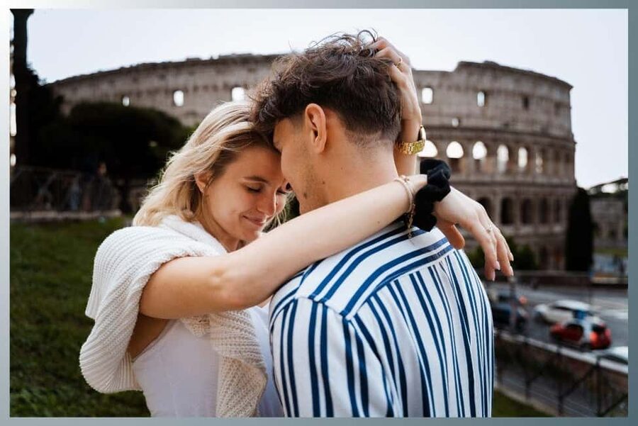 Rome: Romantic Couple Photoshoot Experience at the Colosseum - Meeting at Cafe Oppio and reaching the photo spot