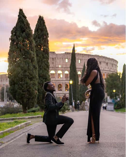 Rome: Romantic Proposal PhotoShoot - Meeting at Colosseo Metro Station