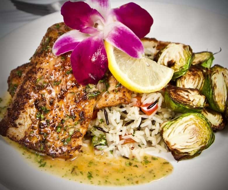 Sandestin: Sunset Dinner Cruise with Live Music - Finding your place aboard the 125-foot SOLARIS