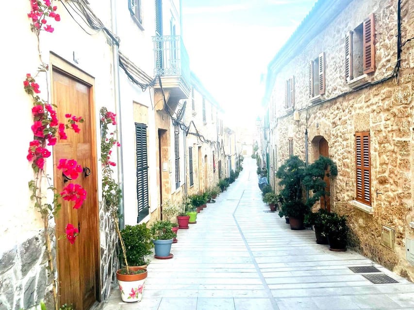 Santa Ponca: CoupleWalk, fun game and city walk for couples - Santa Ponça by app, not by sightseeing script