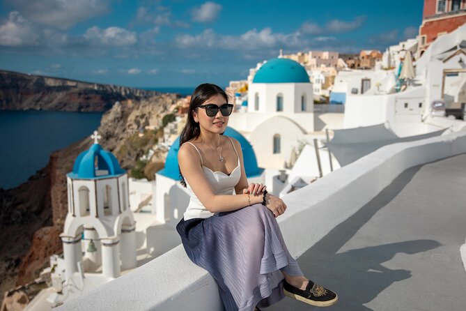 Santorini couple photoshoot with 50 edited photos! - Fifty edited photos, and what that really means